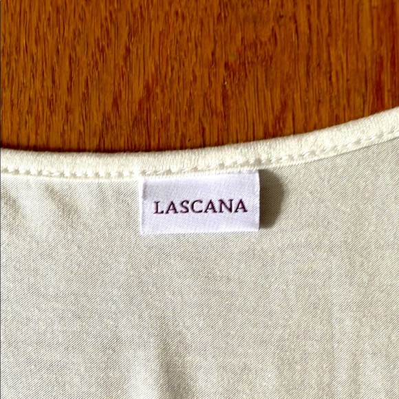 LASCANA,  White and Red Embroidered look. (Stamps) fresh blouse. - Picture 3 of 9